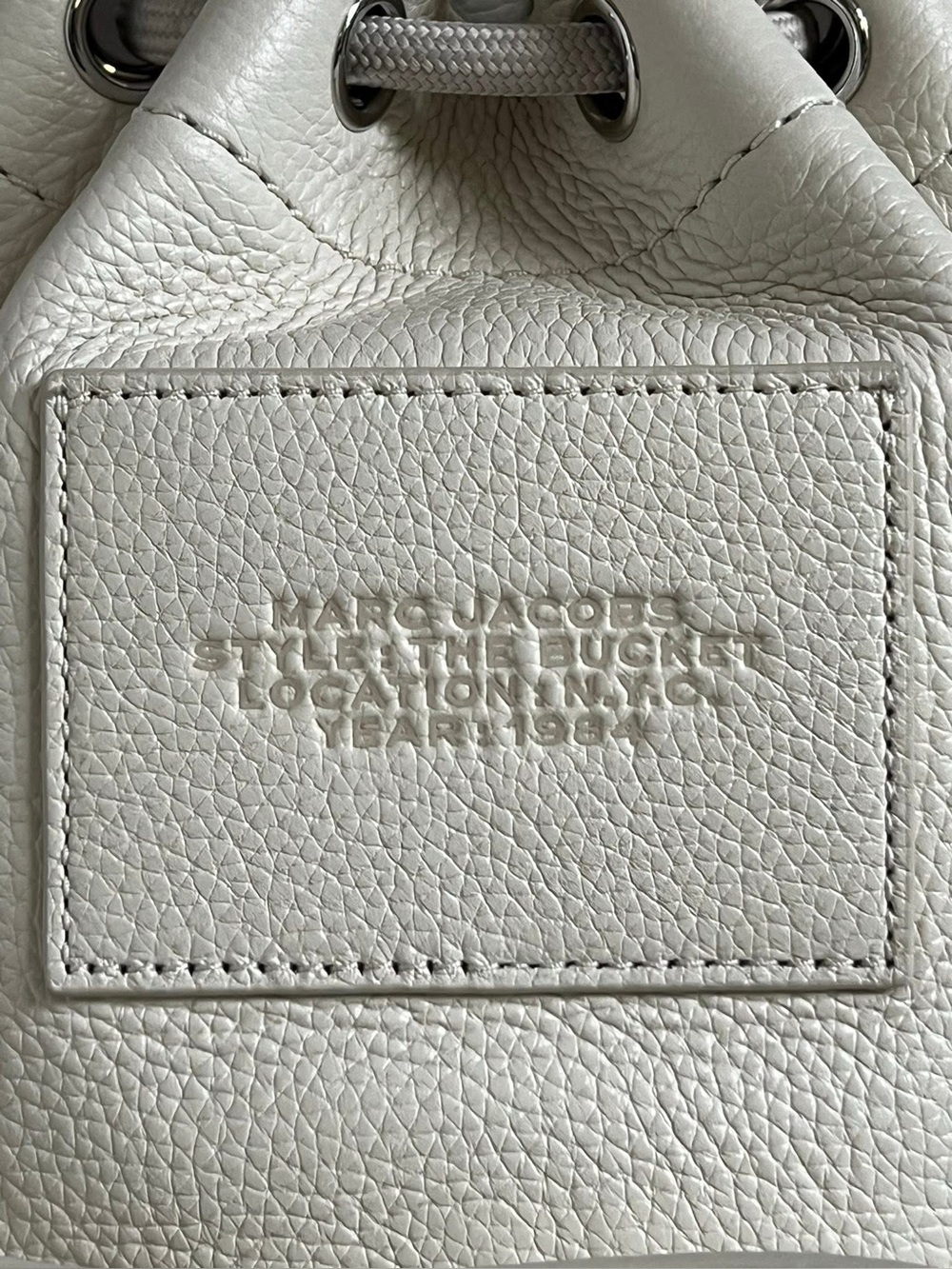 H652L01PF22 - Marc Jacobs The Leather Bucket Bag - Picture 8 of 16